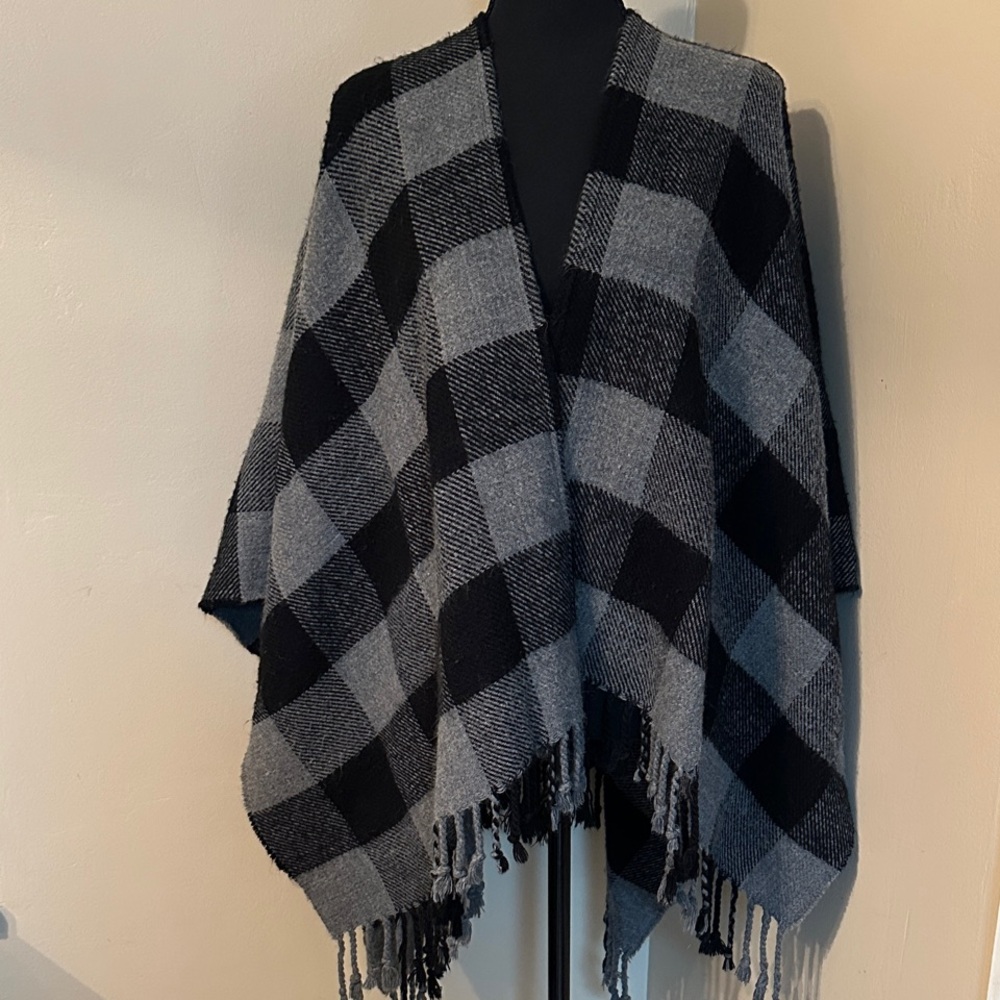 Abercrombie & Fitch Charcoal and Black Checkered Poncho